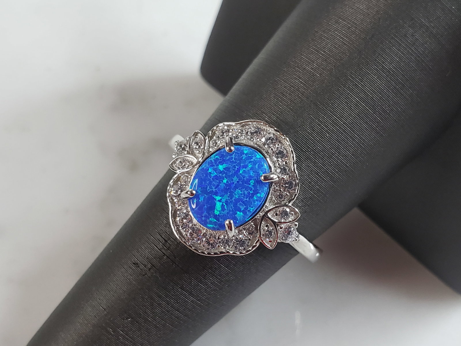 Womens Estate Sterling Silver Modernist Blue Opal Ring: A WOMENS ESTATE STERLING SILVER MODERNIST OPAL COLORED RING. THE RING IS A SIZE 8.0 AND WEIGHS 4.1g. NOT SURE IF STONE IS NATURAL OR MAN MADE. THE RING MAKES A BEAUTIFUL GIFT FOR THAT SOMEONE SPECIAL.