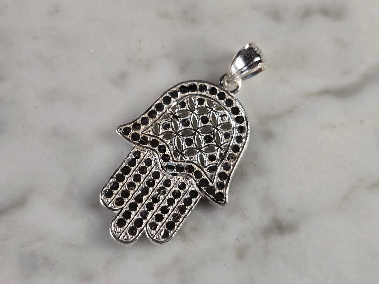 Womens Estate Sterling Silver Fatima Hamsa Hand Pendant: A WOMENS STERLING SILVER FATIMA HAMSA HAND PENDANT. THE PENDANT WEIGHS 2.4g, AND MEASURES 1 1/4" BY 3/4". MAKES A GREAT GIFT FOR THAT SPECIAL SOMEONE. ANY QUESTIONS, PLEASE DO NOT HESITATE TO ASK.