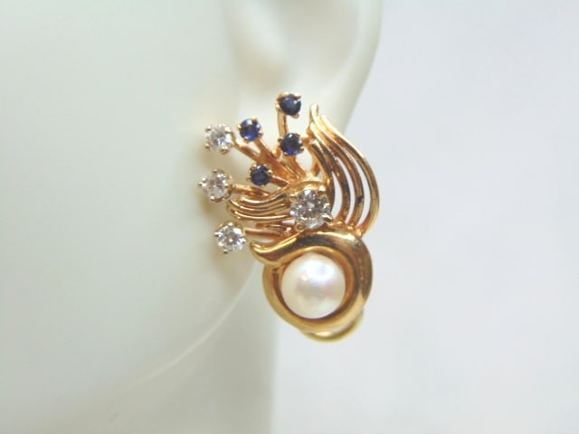 Womens Vintage 14K Gold Diamond Sapphire Earrings: FOR SALE IS THIS LOVELY PAIR OF 14K YELLOW GOLD STICK EARRINGS WITH DIAMONDS, SAPPHIRES, AND PEARLS . EACH EARRING HAS 3 SMALLER AND 1 LARGER DIAMOND, TOTALING 1.2 ct OF DIAMONDS FOR THE PAIR OF EARRI
