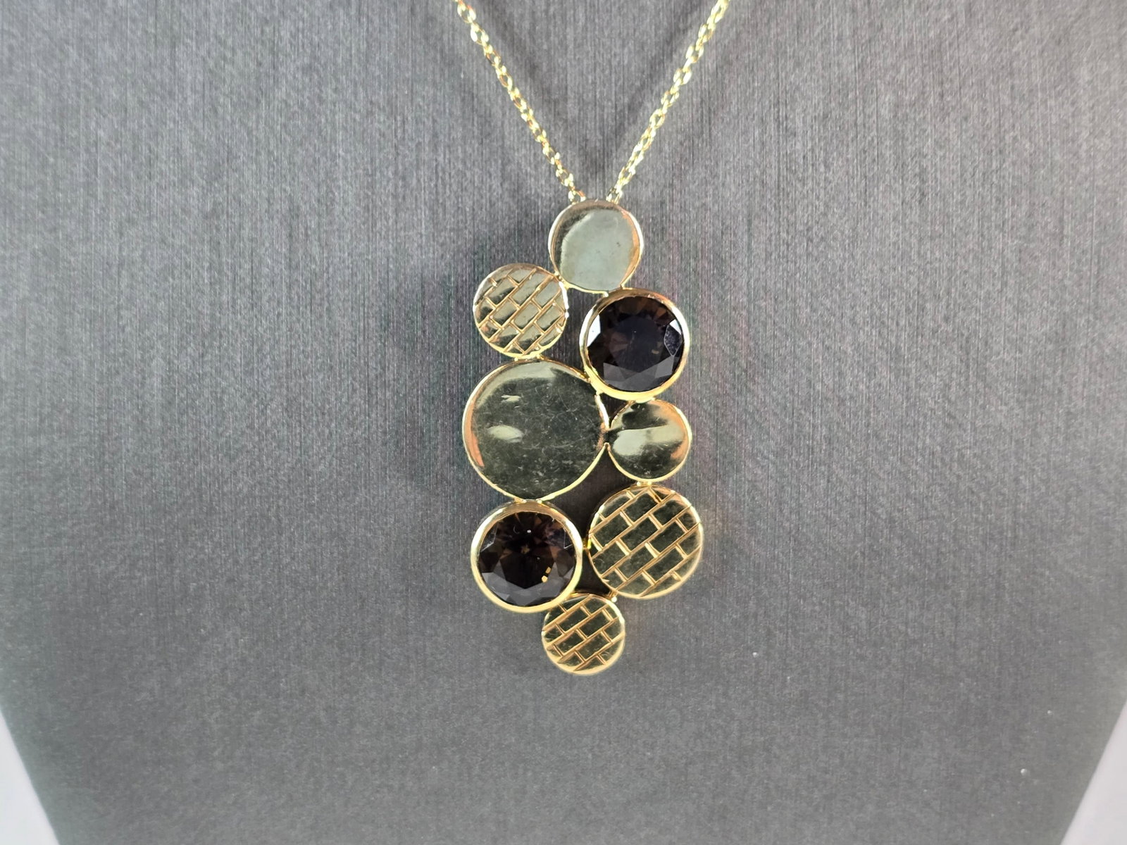 Womens Sterling Silver Modernist Gold Tone Pendant Necklace: A WOMENS VINTAGE ESTATE STERLING SILVER MODERNIST GOLD TONE NECKLACE WITH A GOLD TONE PENDANT. THE NECKLACE MEASURES ABOUT 19 1/2" LONG, AND THE PENDANT MEASURES 2" LONG BY 1" WIDE. TOGETHER THEY WEIG