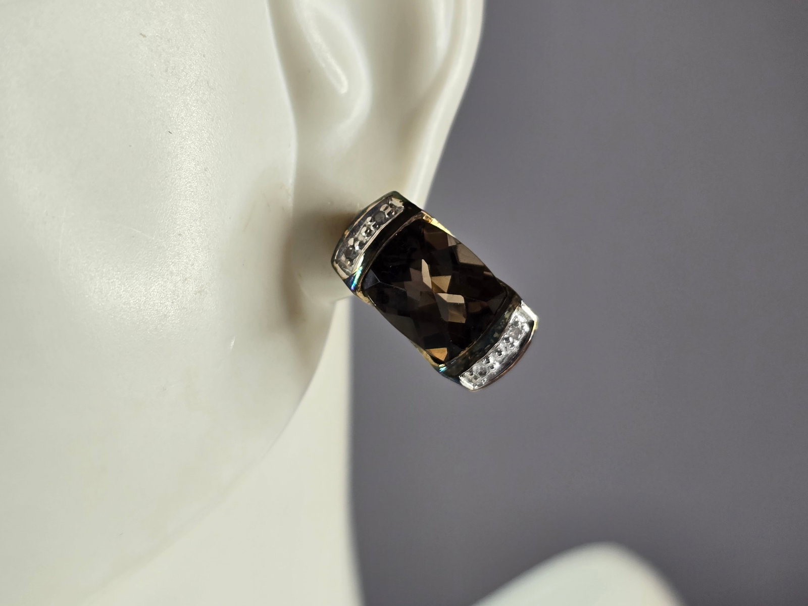 Womens Estate Sterling Silver Smoky Quartz Gold Tone Earrings: A PAIR OF WOMENS ESTATE STERLING SILVER SMOKY QUARTZ COLORED GOLD TONE EARRINGS. EARRINGS WEIGH 6.4g AND MEASURE 5/8" LONG BY 1/4" WIDE. ANY QUESTIONS, PLEASE DO NOT HESITATE TO ASK. BE SURE TO CHECK