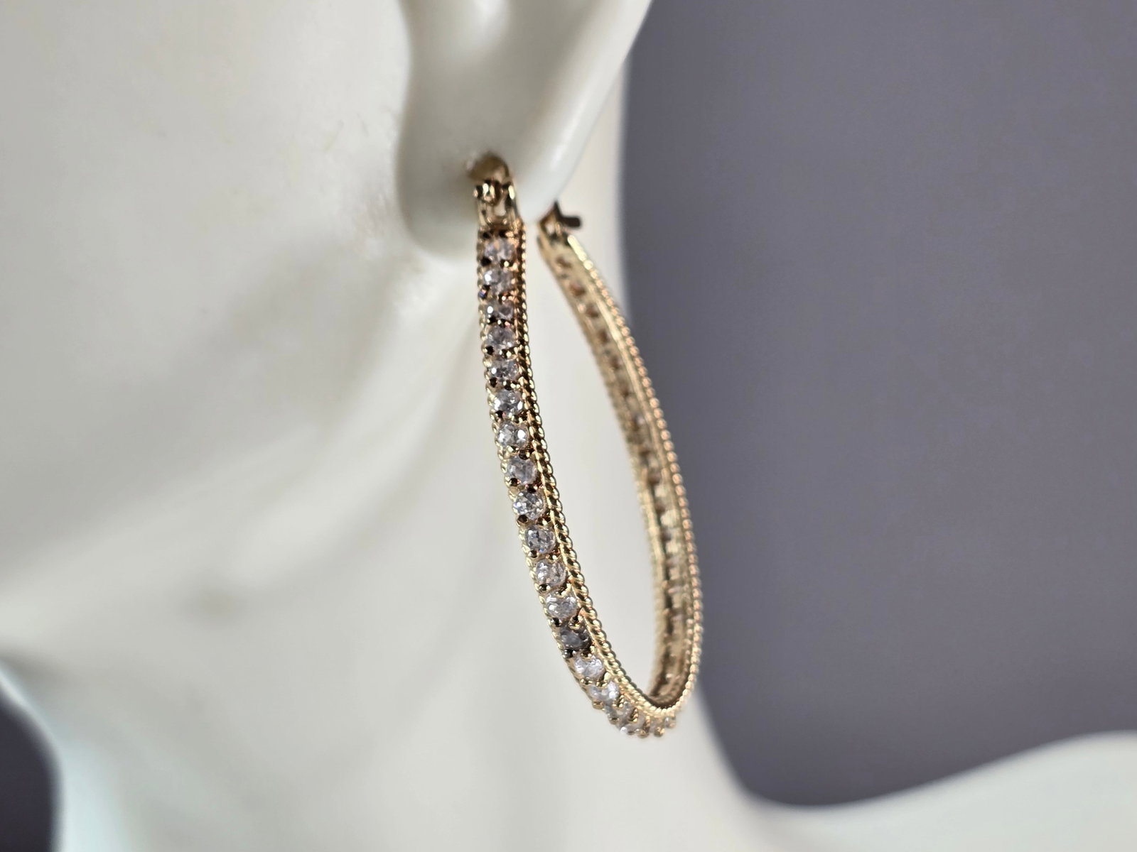 Womens Vintage Estate Sterling Silver Gold Tone Hoop Earrings: A PAIR OF WOMENS STERLING SILVER GOLD TONE HOOP EARRINGS. EARRINGS WEIGH 6.8g AND MEASURE 1 1/2" BY 1/2". ANY QUESTIONS, PLEASE DO NOT HESITATE TO ASK. BE SURE TO CHECK OUT SOME OF MY OTHER GREAT ITEM