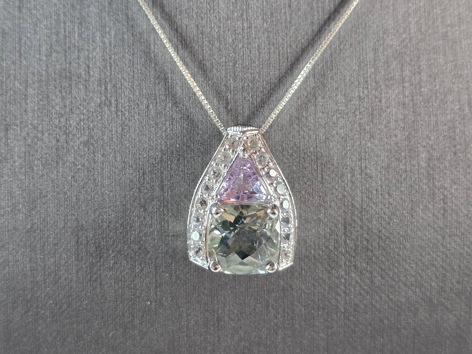 Womens Vintage Estate Sterling Silver Modernist Pendant w/ Necklace: A WOMENS VINTAGE ESTATE STERLING SILVER MODERNIST PENDANT WITH NECKLACE. TOGETHER THEY WEIGH 10.1g. THE PENDANT MEASURES 1" LONG BY 3/4" WIDE. THE NECKLACE MEASURES 18 1/4" LONG. MAKES A GREAT GIFT
