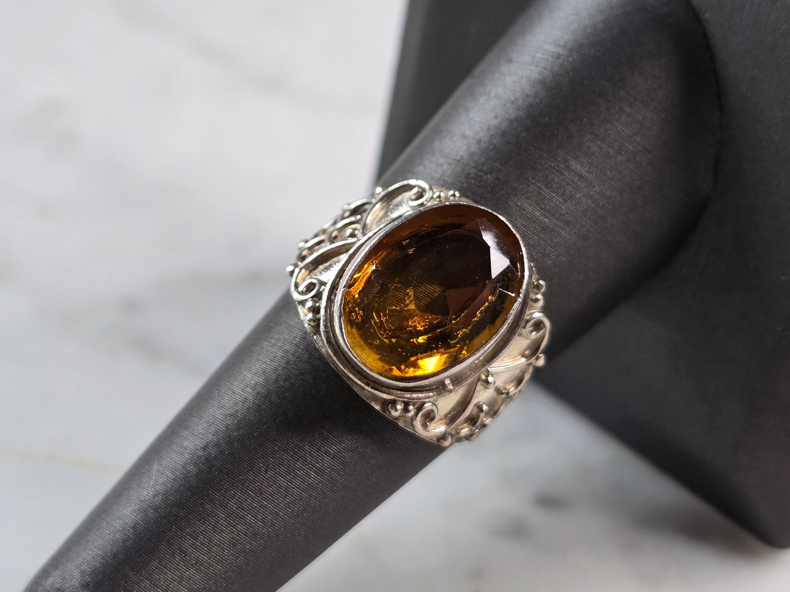 Womens Vintage Estate Sterling Silver Modernist Citrine Ring: A WOMENS VINTAGE ESTATE STERLING SILVER MODERNIST RING WITH A CITRINE COLORED STONE. NOT SURE IF THE STONE IS REAL OR NOT. THE RING WEIGHS 3.6g, AND IS A SIZE 8.25. THE LENGTH OF THE RING IS ABOUT 5/8