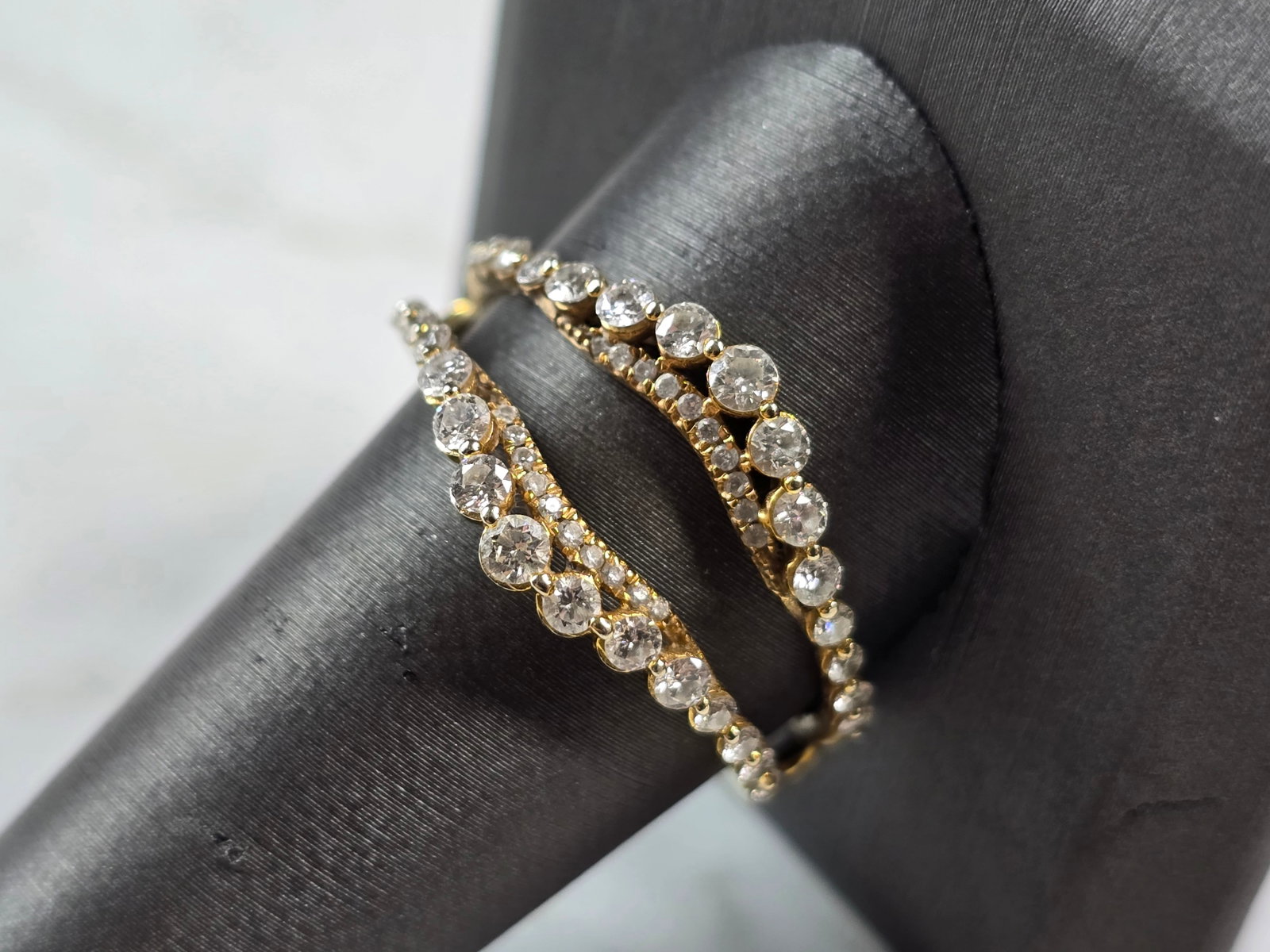 Womens Vintage Estate 14k Gold Diamond Ring Enhancer: A WOMENS VINTAGE ESTATE 14K YELLOW GOLD DIAMOND RING ENHANCER. THE RING IS A SIZE 11.25 AND WEIGHS 4.0g. TOTAL CARAT WEIGHT OF DIAMONDS IN THE RING IS A LITTLE LESS THAN 1.0cts. THE WIDTH OF THE RING 