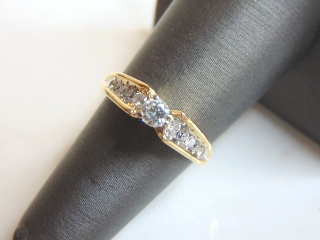 Womens 14K Yellow Gold Diamond Anniversary Ring: FOR SALE IS THIS VINTAGE ESTATE 14K GOLD DIAMOND ANNIVERSARY RING. THE RING IS A SIZE 6.25 AND WEIGHS 3.5g. THERE ARE ABOUT .50cts WORTH OF DIAMONDS. THE CENTER DIAMOND IS ABOUT .20 cts ALONE. NOT SUR