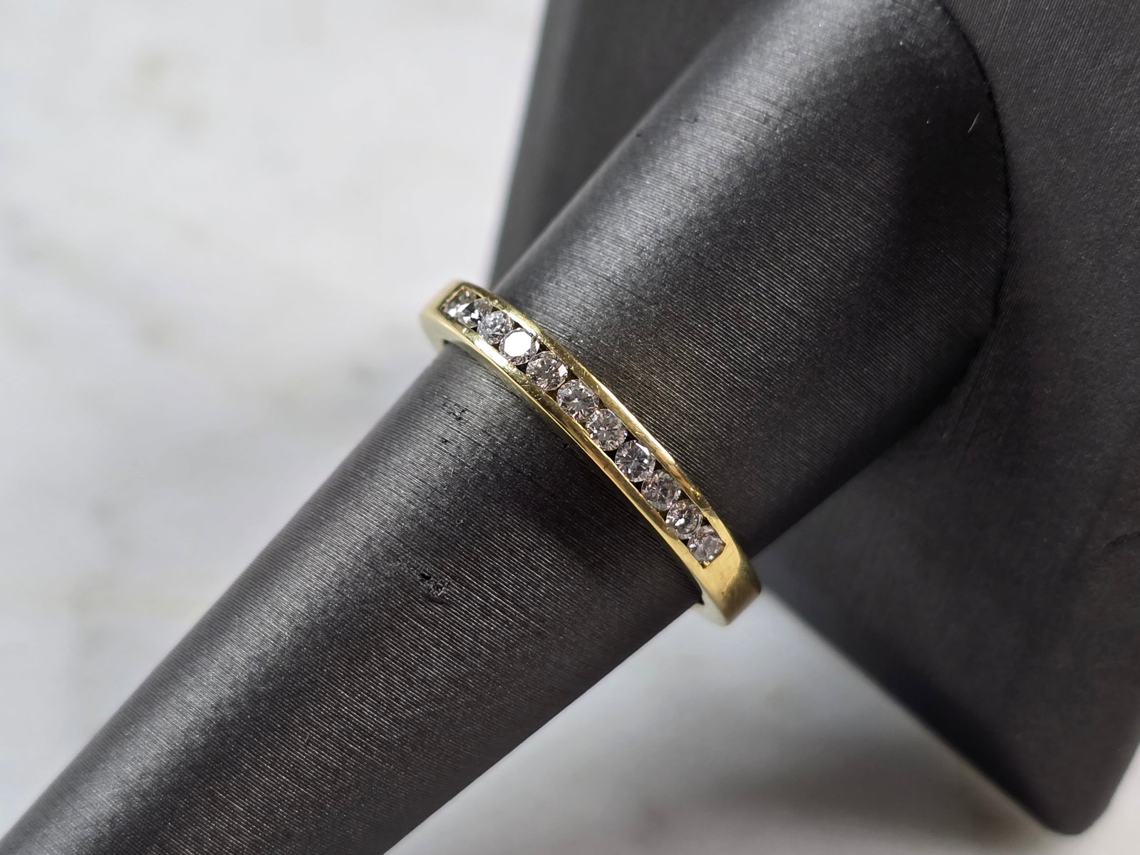 Womens Vintage Estate 18K Yellow Gold Diamond Tiffany & Co Ring: A WOMENS VINTAGE ESTATE 18K YELLOW GOLD DIAMOND TIFFANY & CO RING. THE RING IS A SIZE 9.25, AND WEIGHS 4.2g. THERE ARE ABOUT 0.30cts OF DIAMONDS. THE WIDTH OF THE RING IS ABOUT 1/8". RING MAKES A BEAU