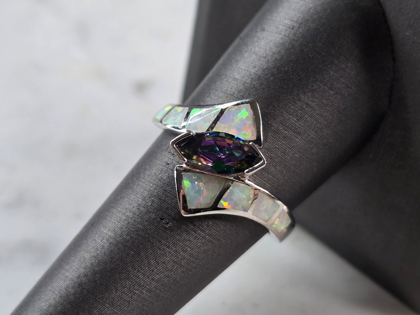 Womens Sterling Silver Modernist Blue Opal Mystic Topaz Ring: A WOMENS STERLING SILVER MODERNIST OPAL RING WITH A MYSTIC TOPAZ COLORED STONE. THE RING IS A SIZE 9.0 AND WEIGHS 4.8g. THE WIDTH OF THE RING IS 5/8". THE RING MAKES A BEAUTIFUL GIFT FOR THAT SOMEONE 