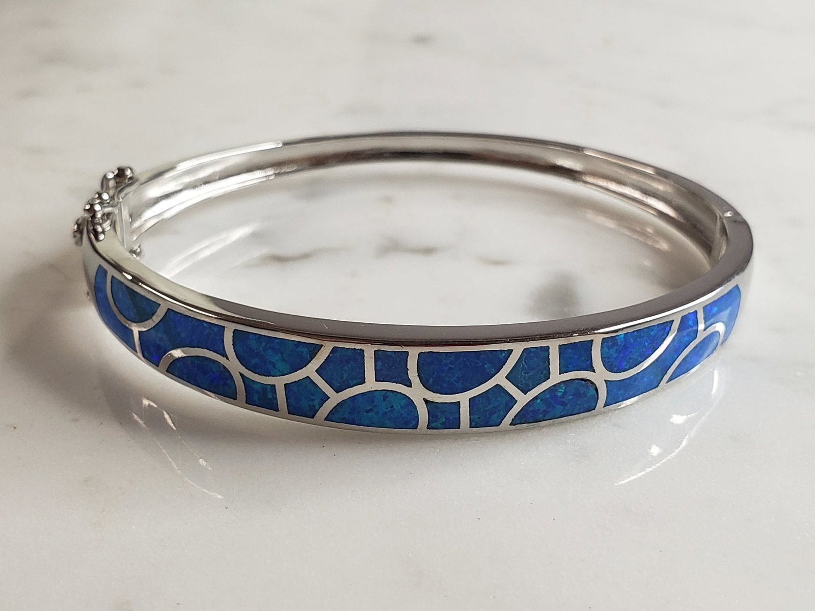 Womens Estate Sterling Silver Modernist Blue Opal Bangle Bracelet: FOR SALE IS THIS WONDERFUL WOMENS STERLING SILVER MODERNIST BLUE OPAL COLORED BANGLE BRACELET. THE BRACELET WEIGHS 19.1g AND IS ABOUT 3/8" WIDE. THE CIRCUMFERENCE WITH THE GAP IS 6 1/2". NOT SURE IF S