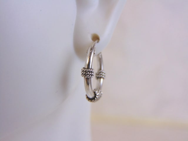 Womens Vintage Estate Sterling Silver Hoop Earrings (1 of 3)