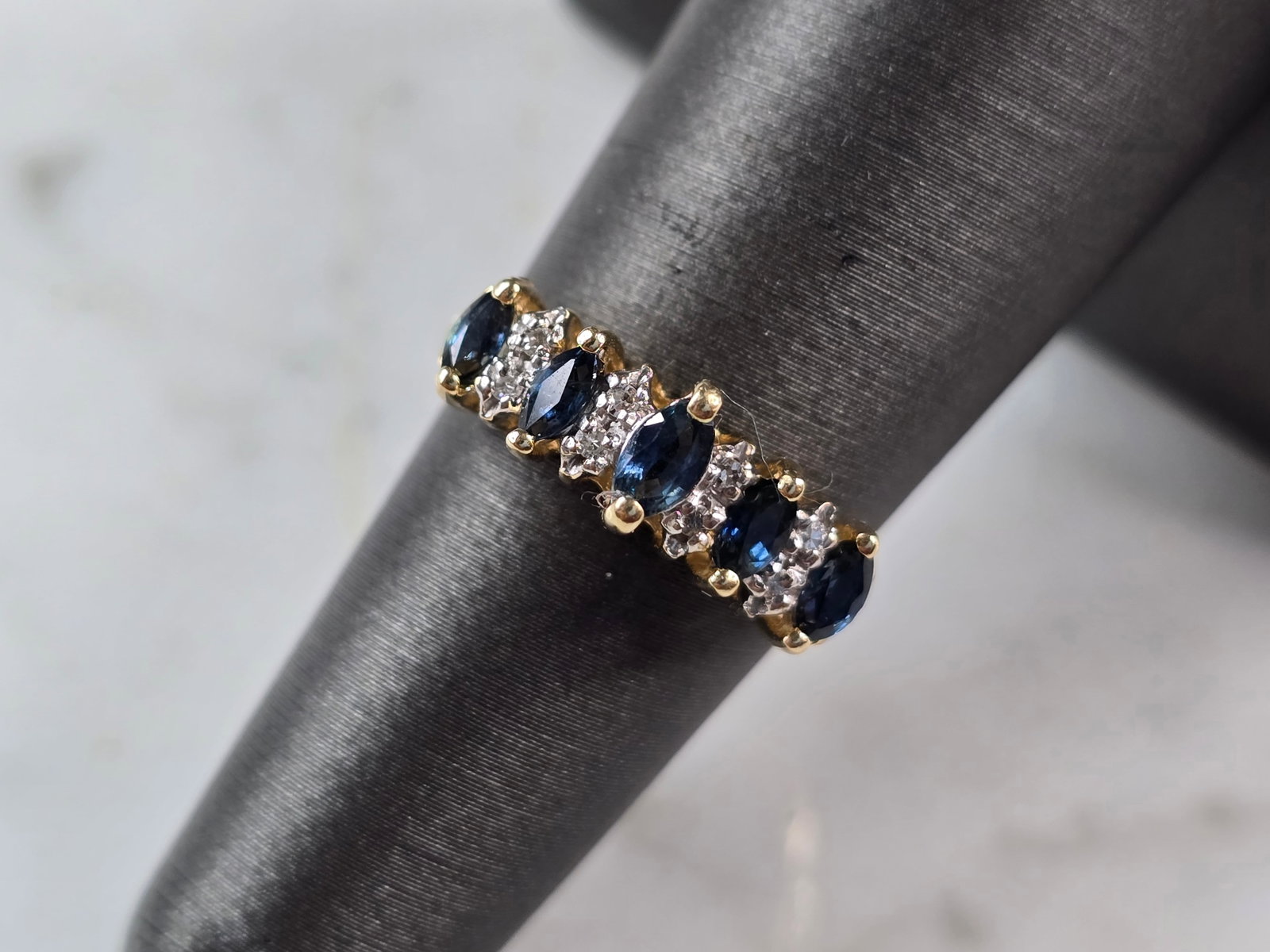 Womens Vintage Estate 14k Yellow Gold Diamond Spinel Ring: A WOMENS VINTAGE ESTATE 14K YELLOW GOLD DIAMOND & SPINEL RING. THE RING WEIGHS 3.2g AND IS A SIZE 6.25. THE WIDTH OF THE RING IS 31/4". RING IS MARKED "14K". STONE TESTED AS SPINEL. NOT SURE IF NATURA