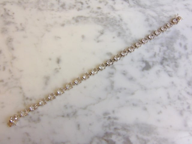 Womens Vintage Estate Sterling Silver Bracelet: FOR SALE IS A LOVELY VINTAGE ESTATE .925 STERLING SILVER BRACELET THAT MEASURES 8 5/8" LONG FROM THE CLASP, 1/4" WIDE, AND WEIGHS 18g. THIS WOULD MAKE A LOVELY GIFT FOR THAT SOMEONE SPECIAL. ANY QUEST