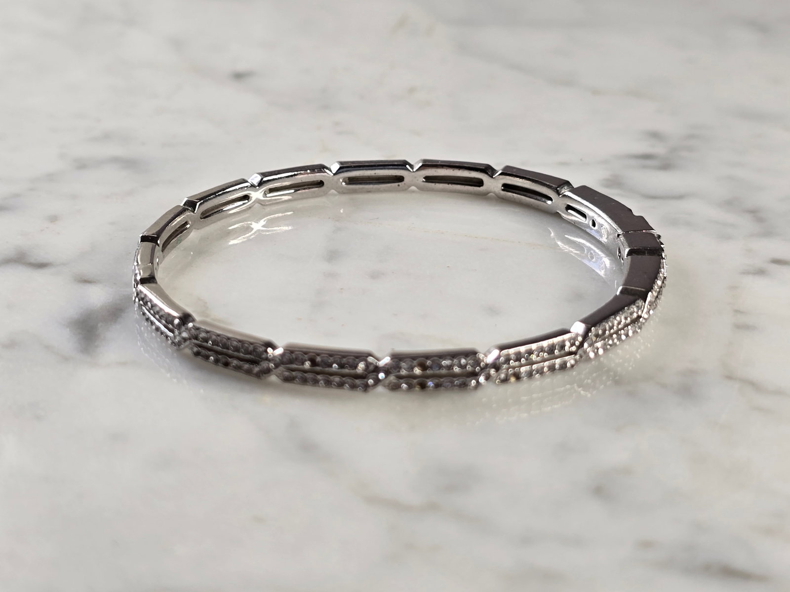 Womens Vintage Estate Sterling Silver CZ Bangle Bracelet: A WOMENS VINTAGE ESTATE STERLING SILVER CZ BANGLE BRACELET. BRACELET MEASURES 6 1/4" IN CIRCUMFERENCE BY 3/16" WIDE, AND WEIGHS 13.7g. WOULD MAKE A LOVELY GIFT FOR THAT SOMEONE SPECIAL. BE SURE TO CHE
