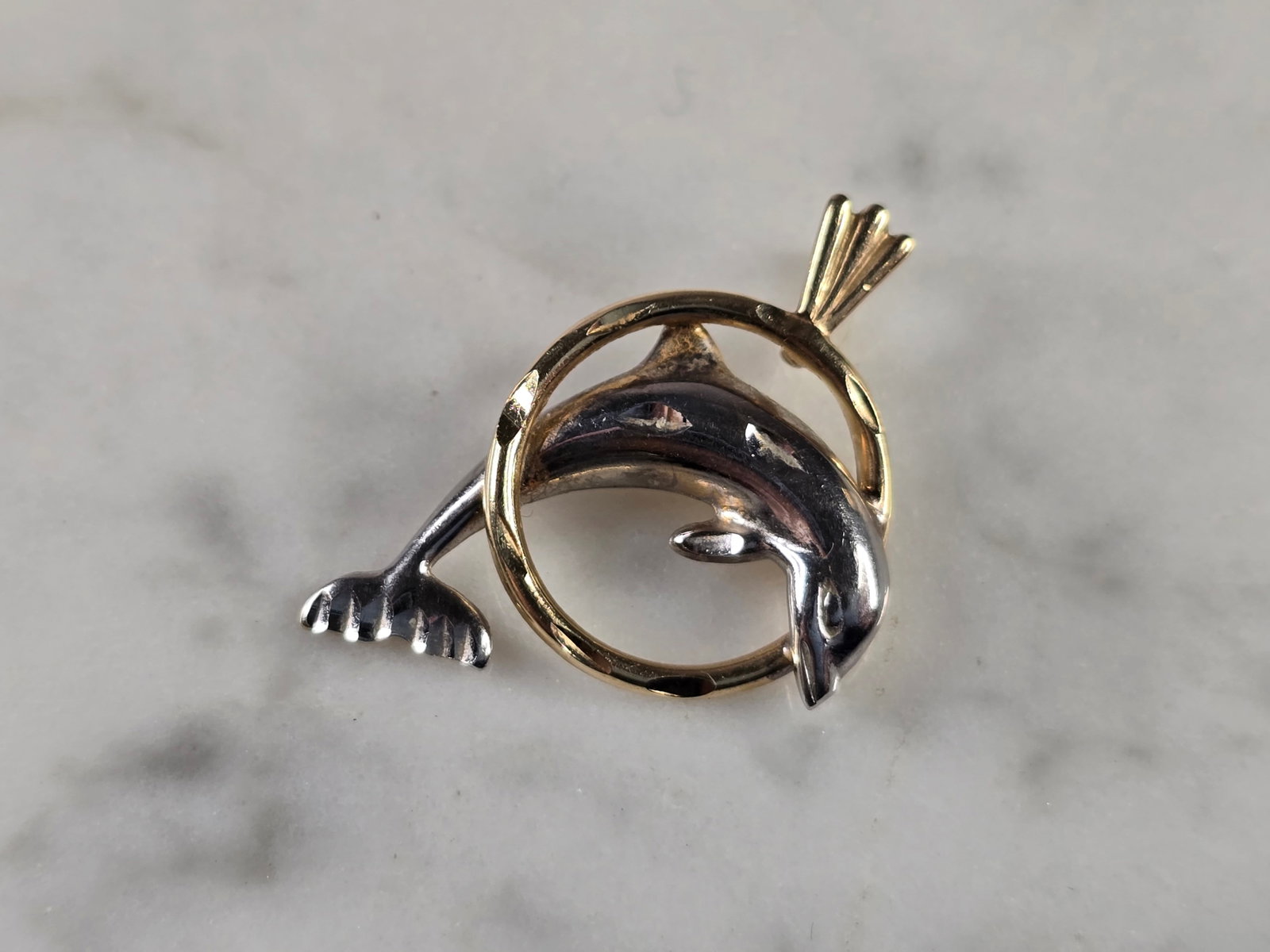 Womens Vintage Estate 14K Michael Anthony Dolphin Pendant: A WOMENS VINTAGE ESTATE 14K YELLOW & WHITE GOLD DOLPHIN PENDANT. THE PENDANT WEIGHS 2.1g, AND MEASURES 7/8" LONG BY 5/8" WIDE. MAKES A GREAT GIFT FOR THAT SOMEONE SPECIAL. ANY QUESTIONS, PLEASE ASK. B