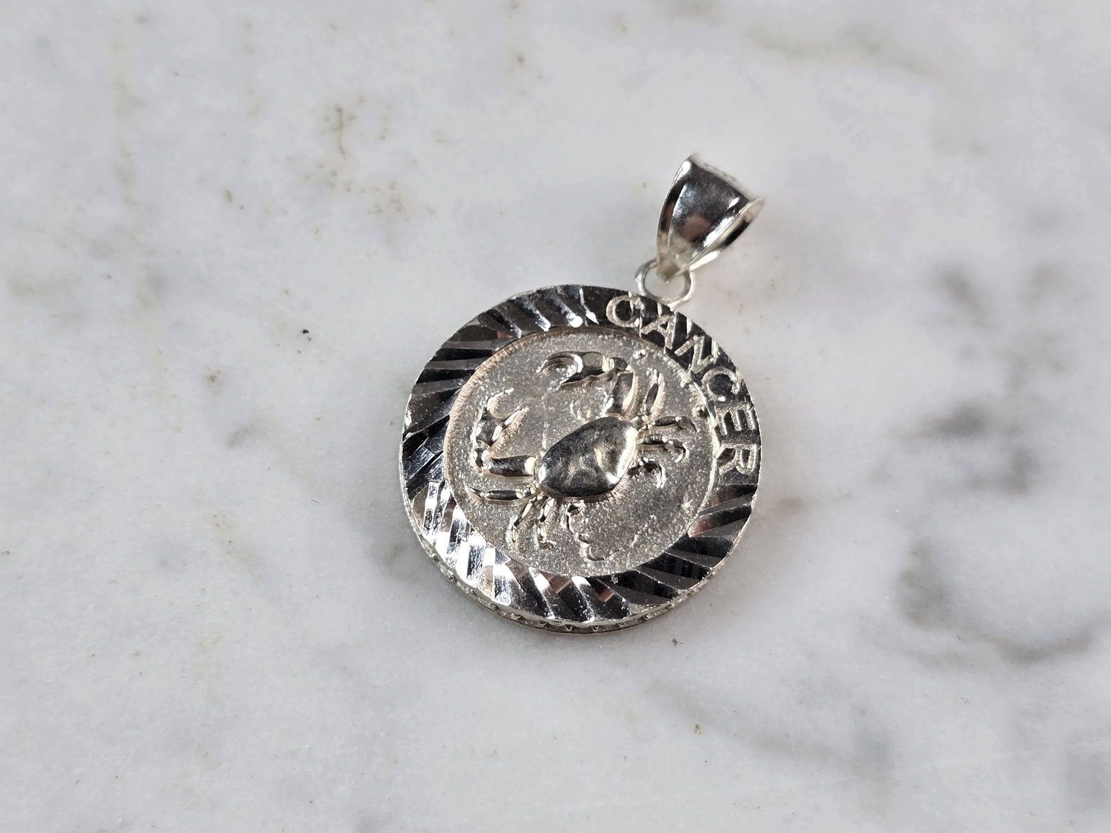 Womens Vintage Estate Sterling Silver Zodiac Cancer Crab Pendant: A WOMENS VINTAGE ESTATE STERLING SILVER ZODIAC CANCER PENDANT. THE PENDANT WEIGHS 4.4g, AND MEASURES 1 1/4" LONG BY 7/8" WIDE. MAKES A GREAT GIFT FOR THAT SOMEONE SPECIAL. ANY QUESTIONS, PLEASE ASK. B