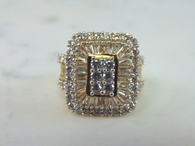 Womens Vintage Estate Gold Tone Sterling Silver CZ Ring: A WOMENS VINTAGE ESTATE GOLD TONE STERLING SILVER CZ RING THAT WEIGHS 11.2g. THE RING IS A SIZE 6.75. THIS WOULD MAKE A NICE GIFT FOR THAT SOMEONE SPECIAL. ANY OTHER QUESTIONS PLEASE DO NOT HESITATE T