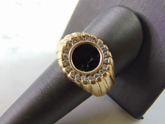Mens Vintage Estate 14K Yellow Gold Diamond Onyx Ring: FOR SALE IS THIS MENS VINTAGE ESTATE 14K YELLOW GOLD DIAMOND & ONYX RING. THE RING WEIGHS 12.7g AND IS A SIZE 10.5. THE WIDTH OF THE RING IS 5/8". THERE ARE ABOUT .60cts OF DIAMONDS. THE ONYX DOES HAV
