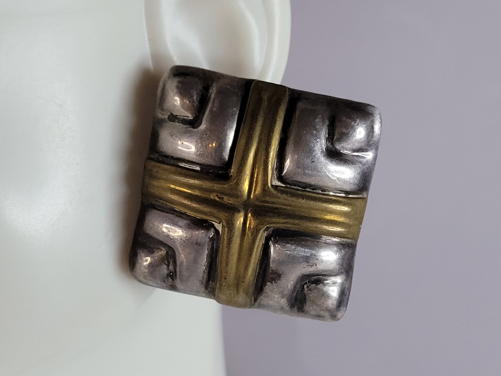 Womens Vintage Sterling Silver w/ Gold Tone Earrings: FOR SALE IS THIS LOVELY PAIR OF WOMENS VINTAGE ESTATE STERLING SILVER EARRINGS. THE EARRINGS WEIGH 18.8g, AND MEASURE 1" LONG BY 1" WIDE. MAKES A WONDERFUL GIFT FOR THAT SOMEONE SPECIAL. ANY QUESTIONS
