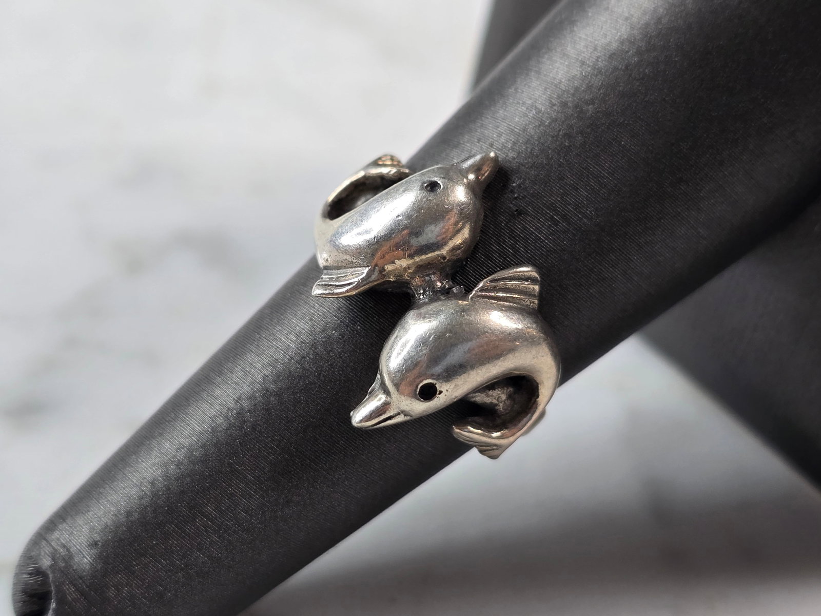 Womens Vintage Estate Sterling Silver Dolphins Ring: FOR SALE IS THIS LOVELY VINTAGE STERLING SILVER DOLPHINS RING. THE TOTAL WEIGHT IS 3.4g, AND IS A SIZE 7.25. THE WIDTH OF THE RING IS 3/4". THIS RING WOULD MAKE A GREAT GIFT FOR SOMEONE SPECIAL. ANY Q
