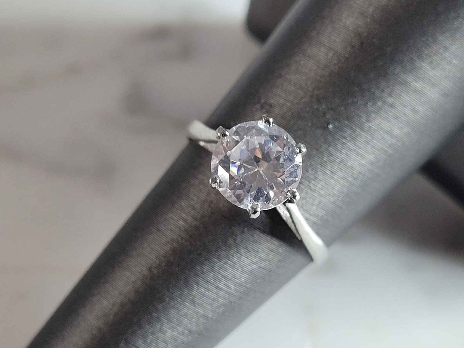 Womens Vintage Estate Sterling Silver CZ Ring: A WOMENS VINTAGE ESTATE STERLING SILVER CZ RING. THE RING WEIGHS 1.8g. THE SIZE OF THE RING IS A 7.0. THE WIDTH OF THE RING IS 3/8". ANY QUESTIONS PLEASE DO NOT HESITATE TO ASK. BE SURE TO CHECK OUT S