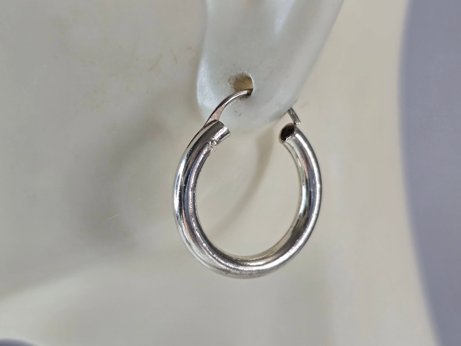 Womens Vintage Estate Sterling Silver Hoop Earrings (1 of 3)