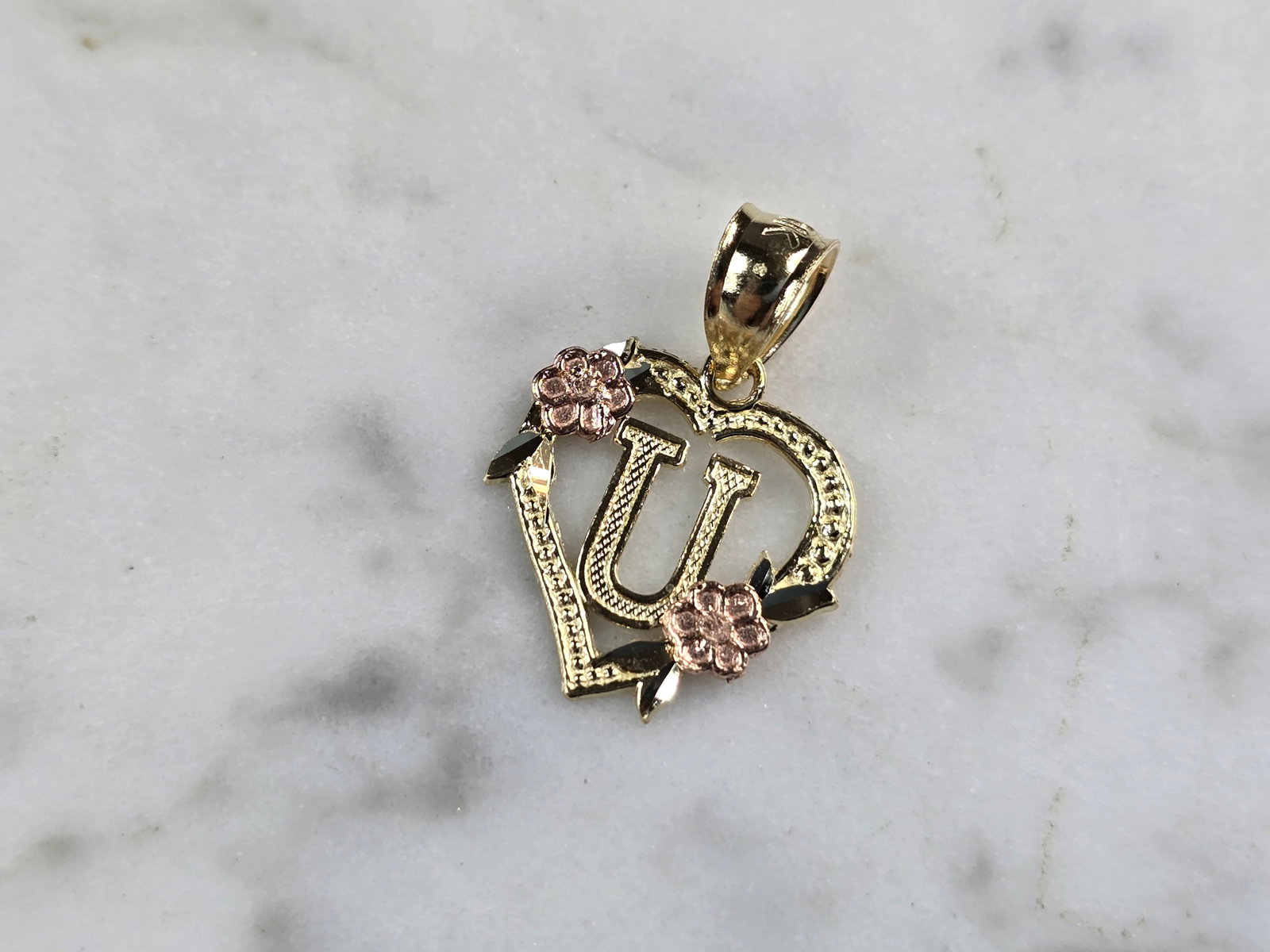 Womens 10K Yellow & Rose Gold Initial Letter " U " Heart Pendant: A WOMENS 10K YELLOW & ROSE GOLD "U" HEART PENDANT. PENDANT MEASURES 3/4" LONG BY 5/8" WIDE. TOTAL WEIGHT OF THE PENDANT IS 0.9g. WOULD MAKE A LOVELY GIFT FOR THAT SOMEONE SPECIAL. ANY QUESTIONS PLEASE