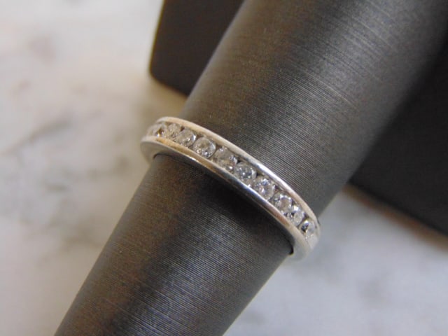 Womens Vintage Estate Platinum Diamond Ring: FOR SALE IS THIS EXQUISITE VINTAGE ESTATE PLATINUM DIAMOND RING. THE RING WEIGHS 3.4g WITH THE DIAMONDS. THE SIZE OF THE RING IS A 6.75. THE CARAT WEIGHT OF THE DIAMONDS ARE ABOUT .36cts. RING IS STAM