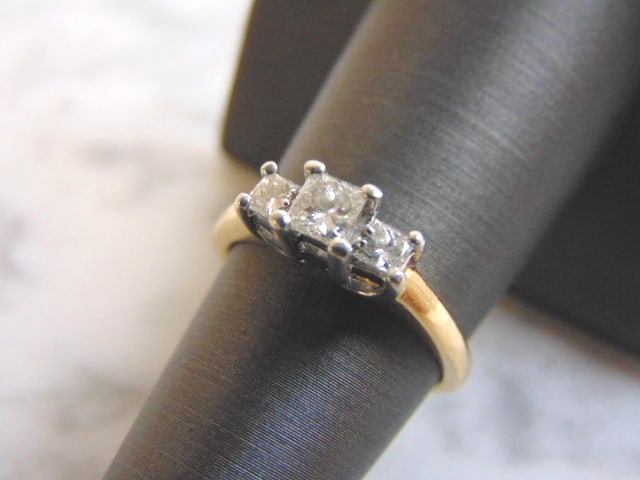 Women's Vintage Estate 14K Yellow Gold Diamond Ring: FOR SALE IS THIS VINTAGE ESTATE 14K YELLOW & WHITE GOLD DIAMOND RING. THE RING IS A SIZE 6.5 AND WEIGHS 3.8g. THERE ARE ABOUT .54cts WORTH OF DIAMONDS. THE RING MAKES A BEAUTIFUL GIFT FOR THAT SOMEONE