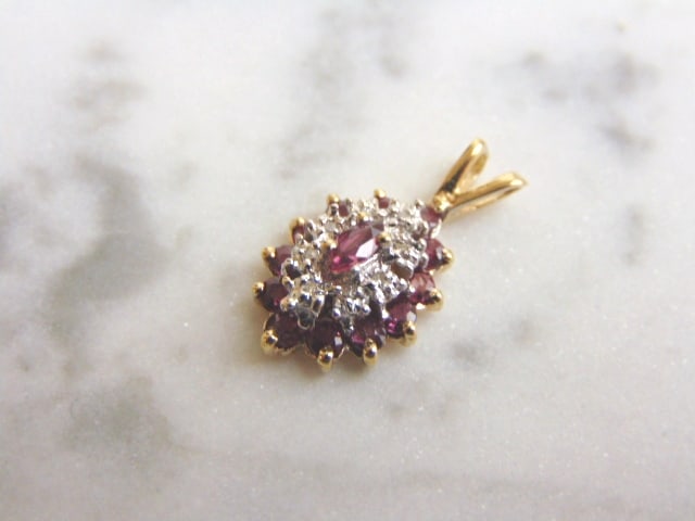 Womens 14k Yellow Gold Diamond Rhodolite Pendant: FOR SALE IS A LOVELY VINTAGE ESTATE 14K YELLOW GOLD PENDANT WITH RHODOLITE OR GARNET STONES ACCENTED WITH DIAMONDS. PENDANT MEASURES 3/4" LONG BY 3/8" WIDE, AND WEIGHS 2.3g. THERE ARE ABOUT .08cts OF 