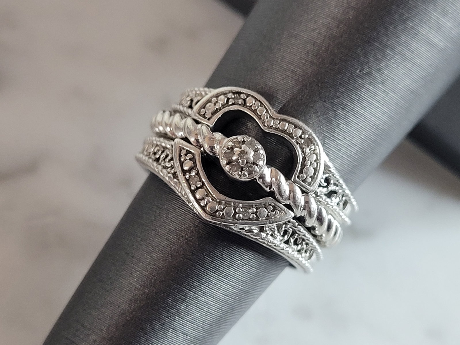 Womens Vintage Estate Sterling Silver Diamond Heart Ring: A WOMENS VINTAGE ESTATE STERLING SILVER DIAMOND HEART RING. THE RING WEIGHS 6.8g, AND IS A SIZE 6.5. THERE ARE 11 SMALL DIAMONDS IN THIS RING. RING IS STAMPED 925 WITH A MAKERS MARK. THE WIDTH OF THE 
