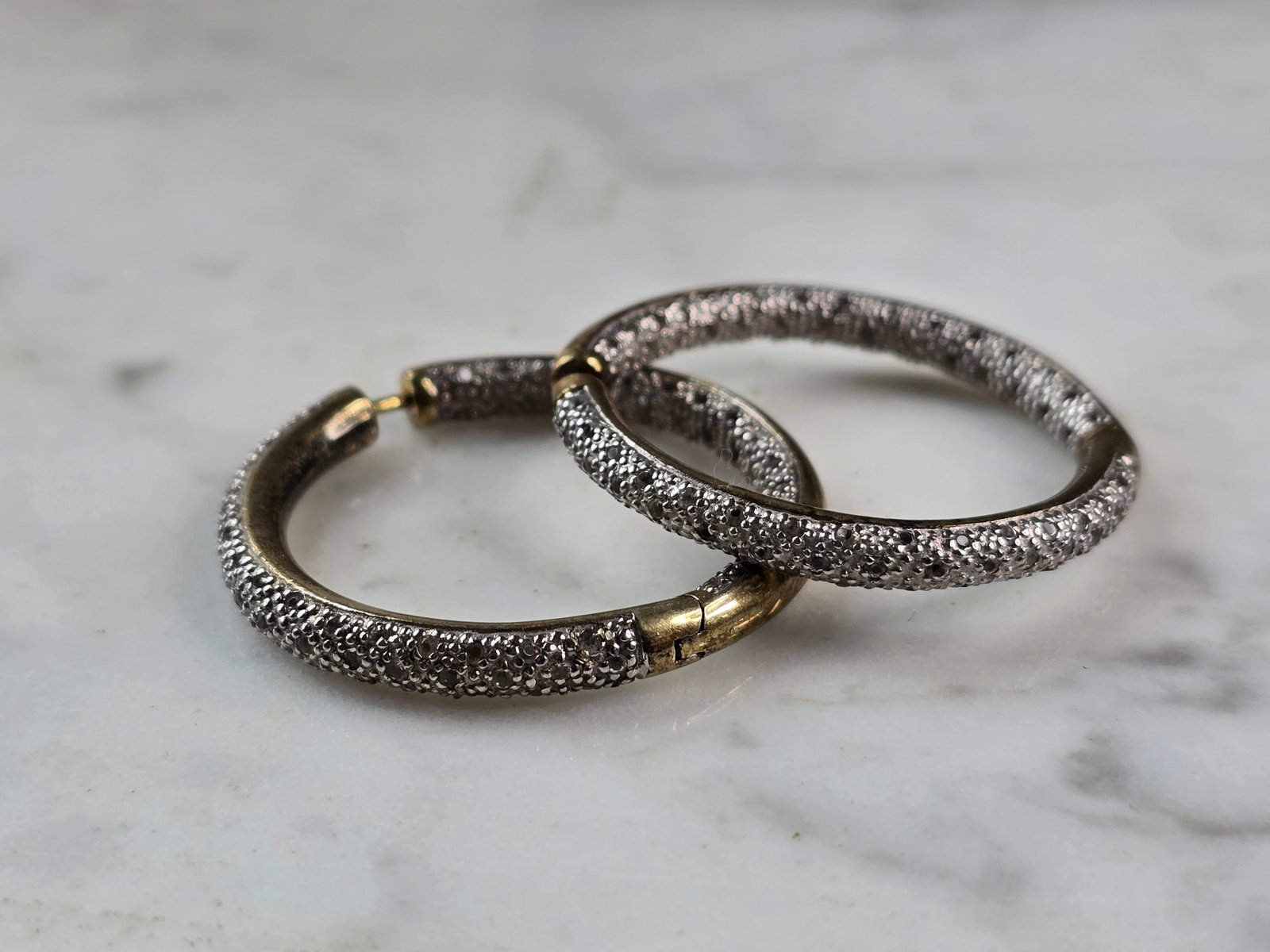 Womens Vintage Estate Sterling Silver Gold Tone Hoop Earrings: A PAIR OF WOMENS STERLING SILVER GOLD TONE HOOP EARRINGS. EARRINGS WEIGH 14.1g AND MEASURE 1 3/8" BY 1/8". ANY QUESTIONS, PLEASE DO NOT HESITATE TO ASK. BE SURE TO CHECK OUT SOME OF MY OTHER GREAT ITE
