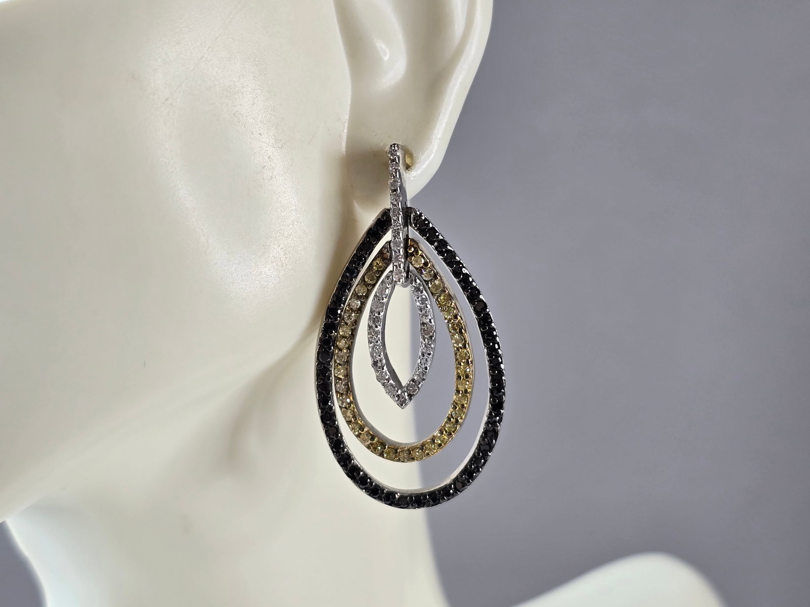 Womens Vintage Estate Sterling Silver Modernist Earrings: A PAIR OF WOMENS STERLING SILVER MODERNIST EARRINGS. EARRINGS WEIGH 11.1g, AND MEASURE 1 1/2" BY 3/4". ANY QUESTIONS, PLEASE DO NOT HESITATE TO ASK. BE SURE TO CHECK OUT SOME OF MY OTHER GREAT ITEMS U