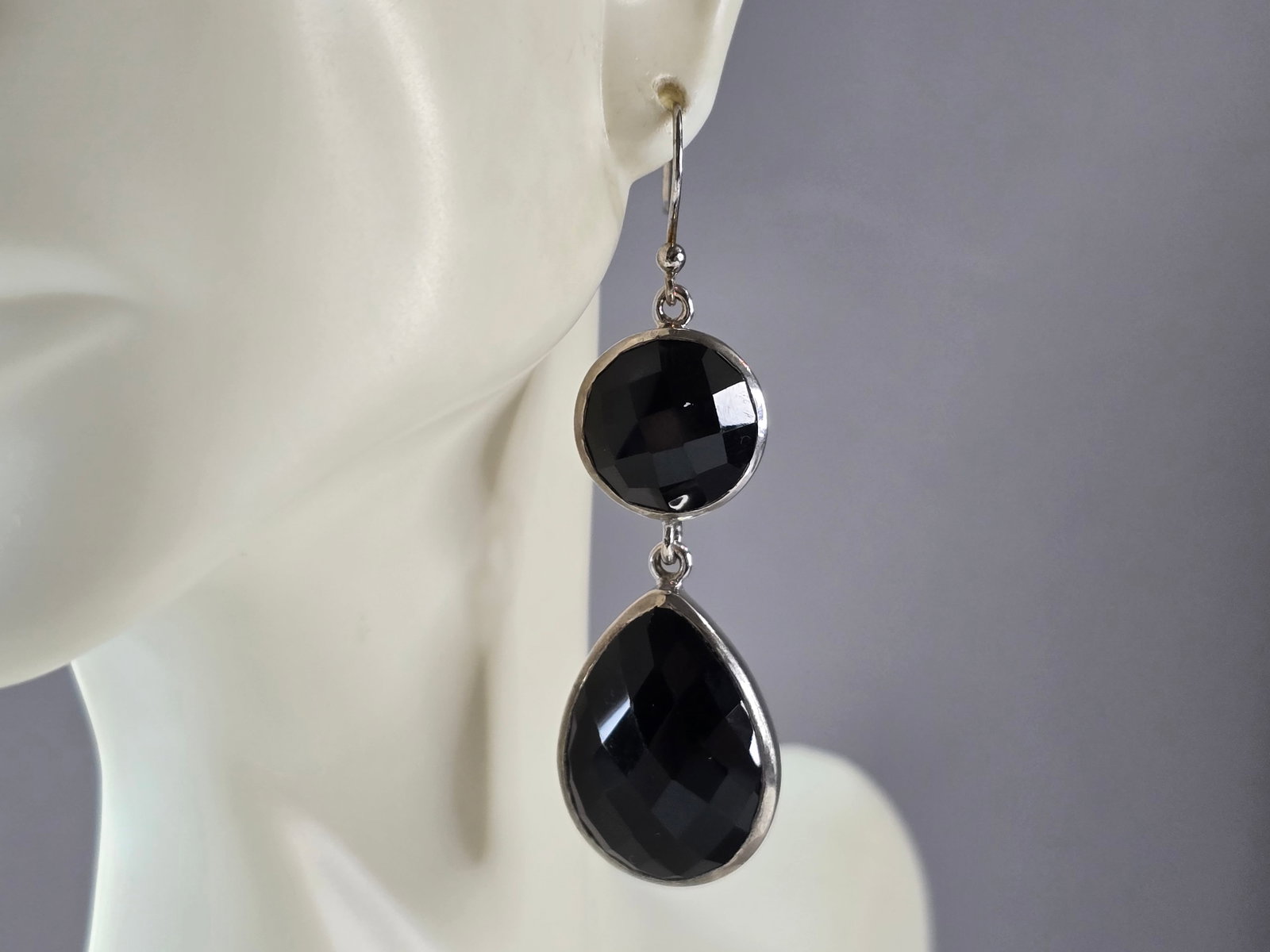 Womens Vintage Estate Sterling Silver Modernist Earrings: A PAIR OF WOMENS VINTAGE ESTATE STERLING SILVER MODERNIST EARRINGS THAT WEIGH 18.3g AND MEASURE 2 1/4" LONG BY 5/8" WIDE. ANY QUESTIONS, PLEASE DO NOT HESITATE TO ASK. BE SURE TO CHECK OUT SOME OF MY 