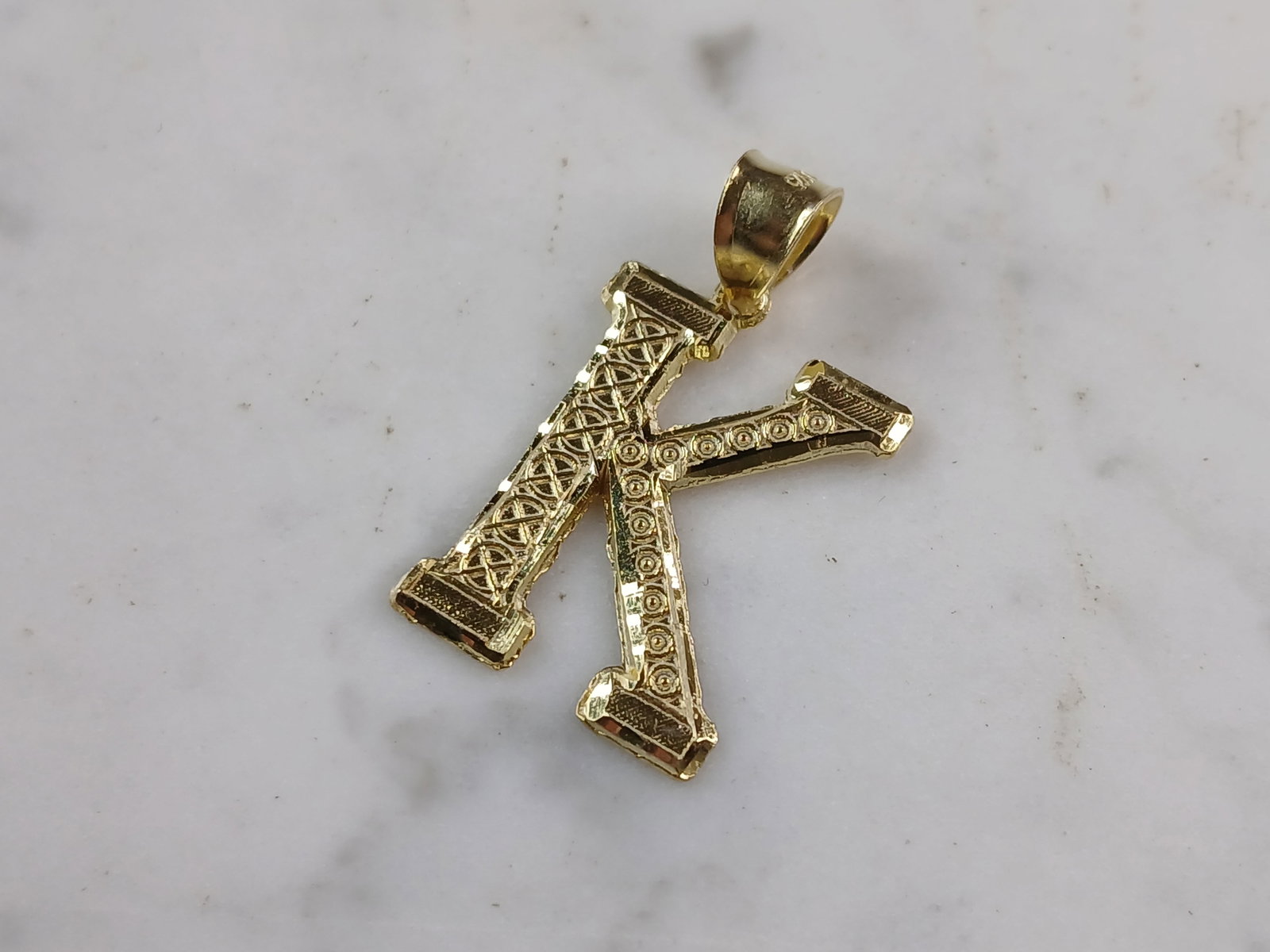 Womens Sterling Silver Gold Tone Initial Letter " K " Pendant: A WOMENS STERLING SILVER GOLD TONE INITIAL LETTER "K" PENDANT. PENDANT WEIGHS 2.2g AND MEASURES 1 1/8" LONG BY 3/4" WIDE. MAKES A GREAT GIFT FOR THAT SOMEONE SPECIAL. ANY QUESTIONS, PLEASE ASK. BE SUR