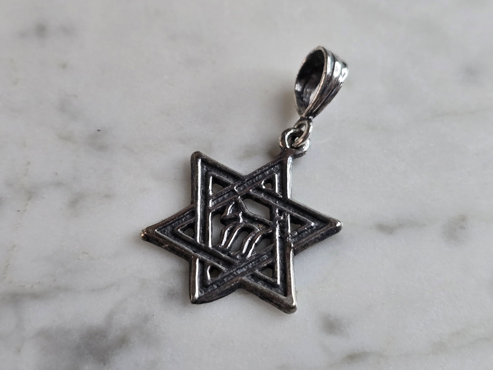 Sterling Silver Jewish Judaica Star of David Chai Pendant: A VINTAGE ESTATE STERLING SILVER STAR OF DAVID CHAI PENDANT. THE PENDANT WEIGHS 2.6g AND MEASURES 1 3/8" LONG BY 3/4" WIDE. MAKES A GREAT GIFT FOR THAT SOMEONE SPECIAL. ANY QUESTIONS, PLEASE ASK. BE S