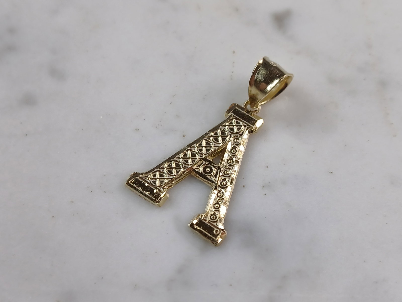 Womens Sterling Silver Gold Tone Initial Letter " A " Pendant: A WOMENS STERLING SILVER GOLD TONE INITIAL LETTER "A" PENDANT. PENDANT WEIGHS 1.7g AND MEASURES 1 1/8" LONG BY 5/8" WIDE. MAKES A GREAT GIFT FOR THAT SOMEONE SPECIAL. ANY QUESTIONS, PLEASE ASK. BE SUR