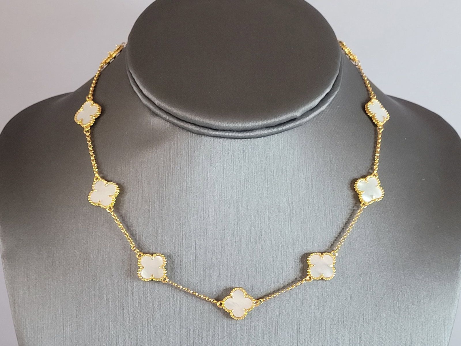 Womens Sterling Silver Gold Tone 4 Leaf Clover Necklace: A WOMENS STERLING SILVER GOLD TONE 4 LEAF CLOVER NECKLACE. NOT SURE IF STONES ARE NATURAL OR MAN MADE. NECKLACE MEASURES 17 3/4" LONG BY 1/2" WIDE AND WEIGHS 8.5g. THIS WOULD MAKE A LOVELY GIFT FOR TH