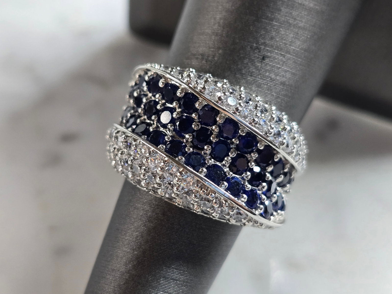 Womens Vintage Estate Sterling Silver Art Deco Style Ring: A WOMENS VINTAGE ESTATE STERLING SILVER ART DECO STYLE RING. RING WEIGHS 8.7g AND IS A SIZE 6.75. THE WIDTH OF THE RING IS 1/2". THIS WOULD MAKE A NICE GIFT FOR THAT SOMEONE SPECIAL. ANY QUESTIONS PLE