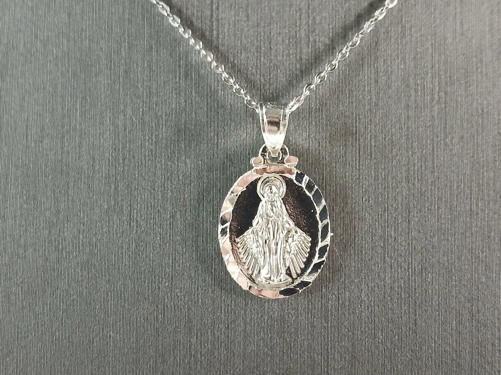 Womens Sterling Silver Virgin Mary Pendant Necklace: A WOMENS STERLING SILVER RELIGIOUS VIRGIN MARY PENDANT WITH NECKLACE . THE TOTAL WEIGHT IS 3.4g. THE PENDANT MEASURES 1 1/4" LONG BY 5/8" WIDE. THE NECKLACE MEASURES 18" LONG AND IS ADJUSTABLE TO 16" 