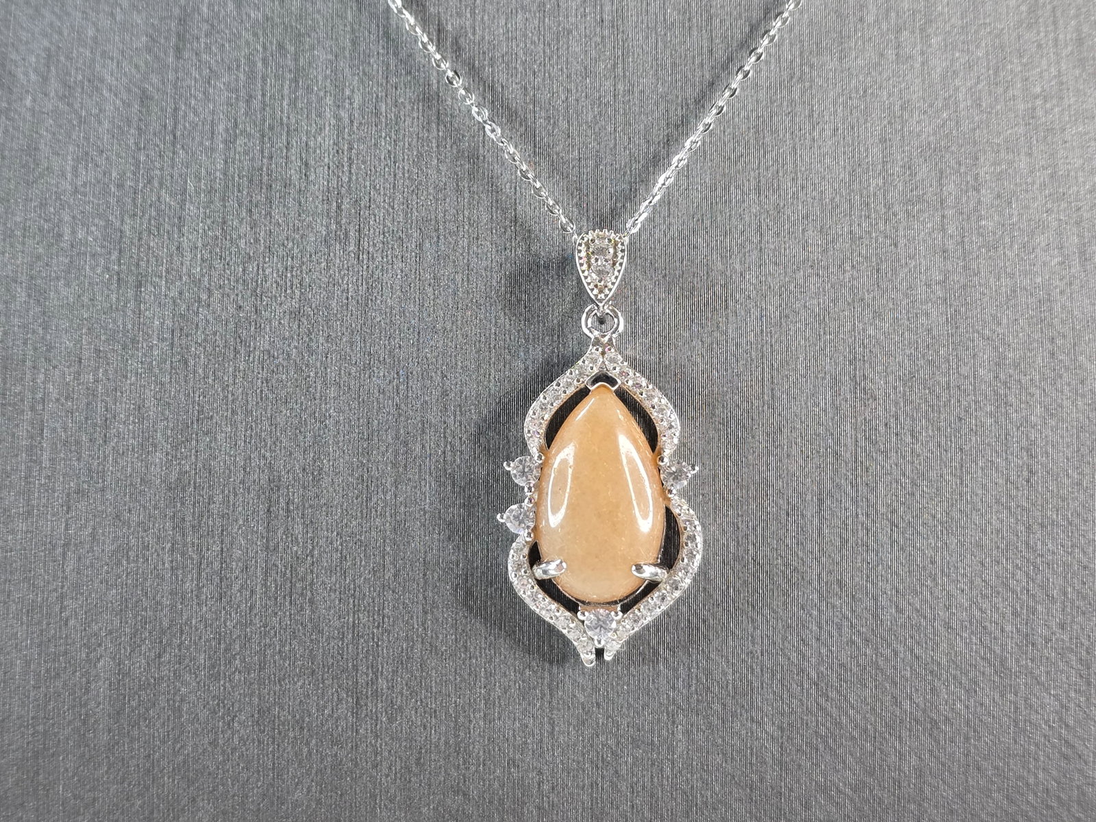 Womens Sterling Silver Modernist Pendant Necklace: A WOMEN STERLING SILVER MODERNIST PENDANT WITH NECKLACE. THE PENDANT MEASURES 1 1/2" BY 3/4". THE NECKLACE MEASURES 18" LONG. TOGETHER THEY WEIGH 6.6g. NOT SURE WHAT THE STONE IS. THIS WOULD MAKE A LO