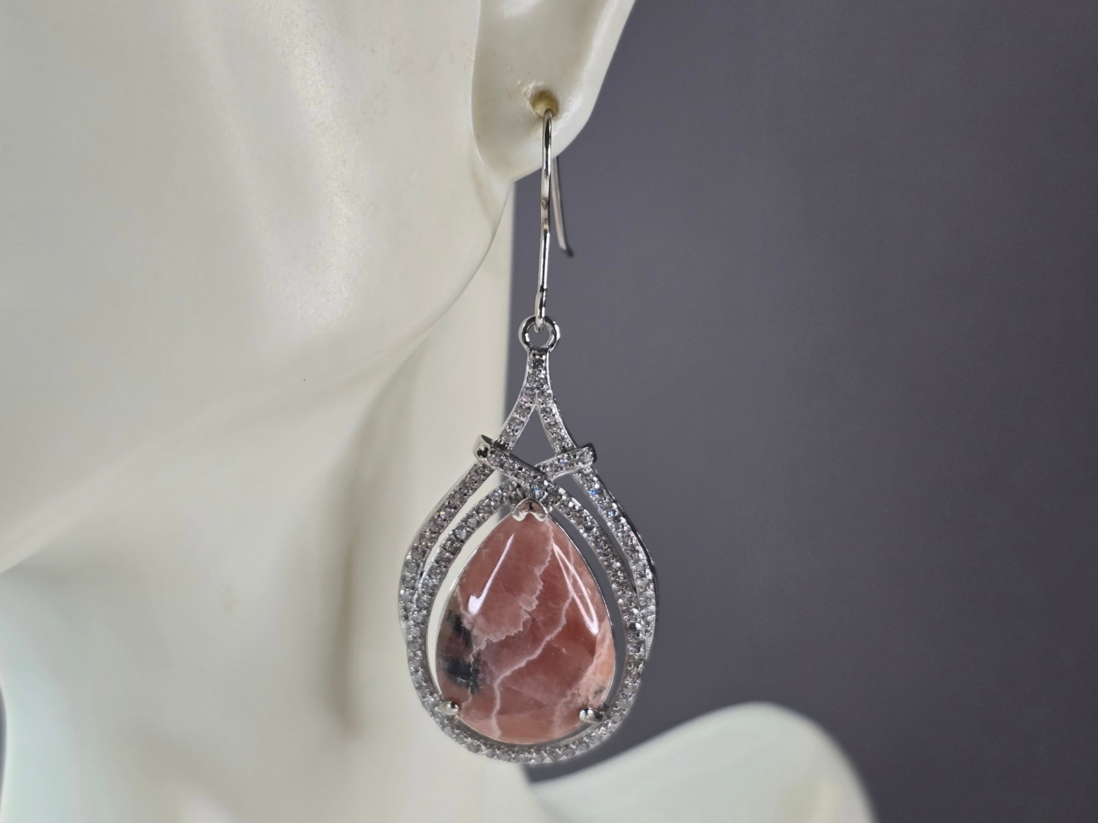 Womens Sterling Silver Rhodochrosite Earrings: A PAIR OF WOMENS VINTAGE ESTATE STERLING SILVER RHODOCHROSITE EARRINGS. NOT SURE IF STONES ARE NATURAL OR MAN MADE. THE EARRINGS WEIGH 12.0g AND MEASURE 2" LONG BY 3/4" WIDE. ANY QUESTIONS PLEASE DO N