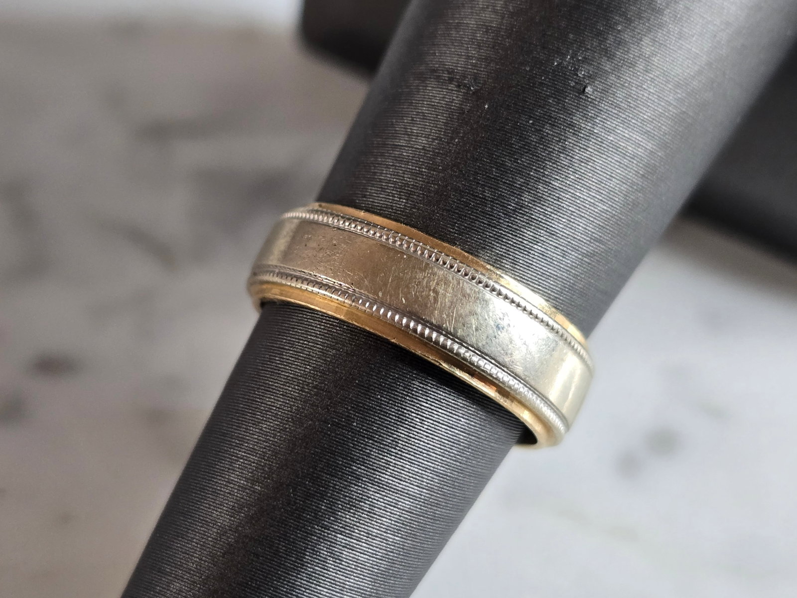Womens Vintage Estate 14k Gold Novell Wedding Band Ring: A WOMENS VINTAGE ESTATE 14K GOLD NOVELL WEDDING BAND RING. THE SIZE OF THE RING IS A 6.0, AND WEIGHS 4.6g, AND IS 1/4" WIDE. RING IS MARKED ON THE INSIDE "NOVELL, 14K". ANY QUESTIONS PLEASE DO NOT HES