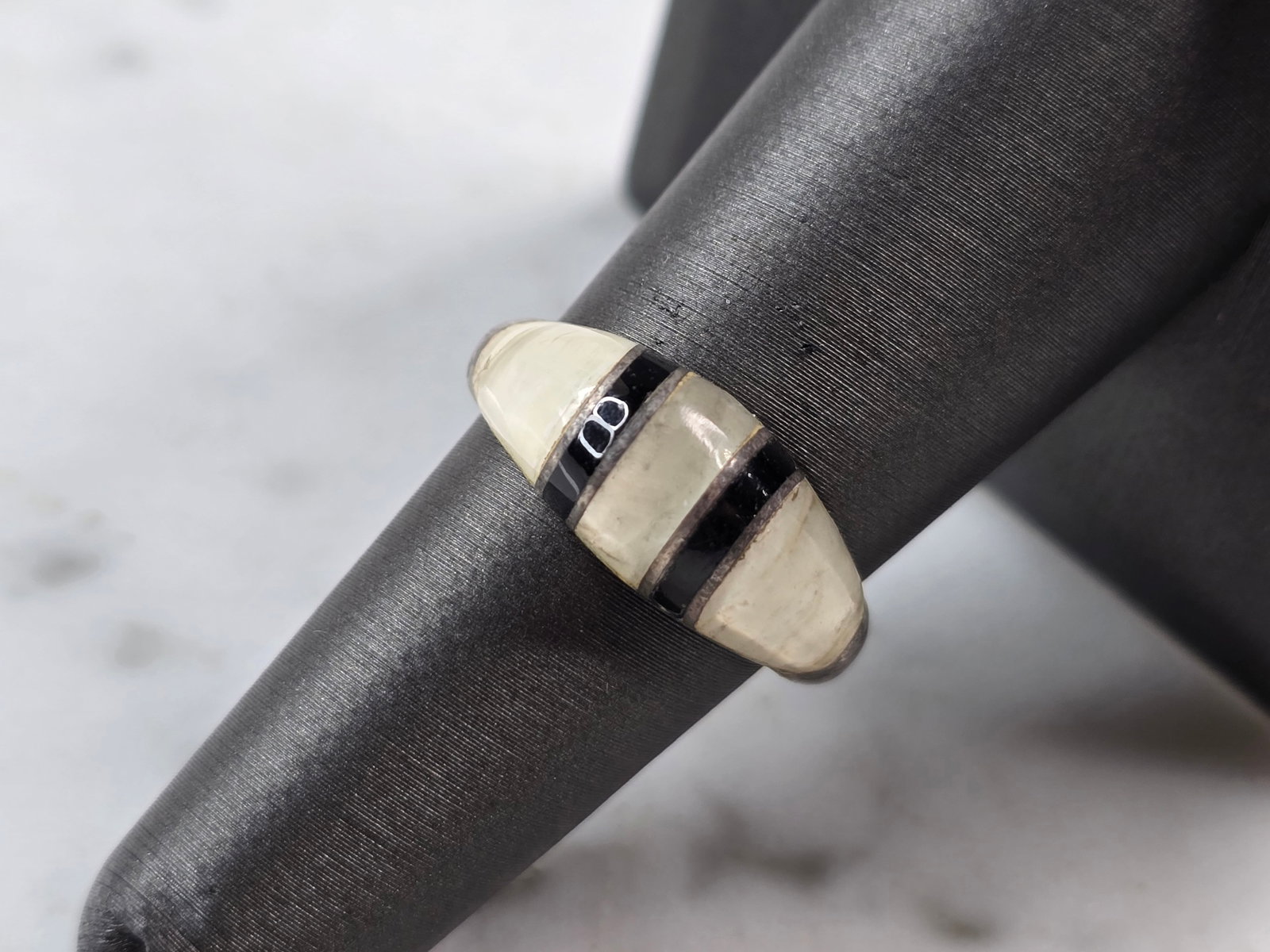 Womens Vintage Estate Sterling Silver Modernist Ring: A WOMENS VINTAGE ESTATE STERLING SILVER MODERNIST RING. RING SIZE IS 7.25, AND WEIGHS 3.2g. THE WIDTH OF THE RING IS 3/8". THIS WOULD MAKE A NICE GIFT FOR THAT SOMEONE SPECIAL. ANY QUESTIONS PLEASE DO
