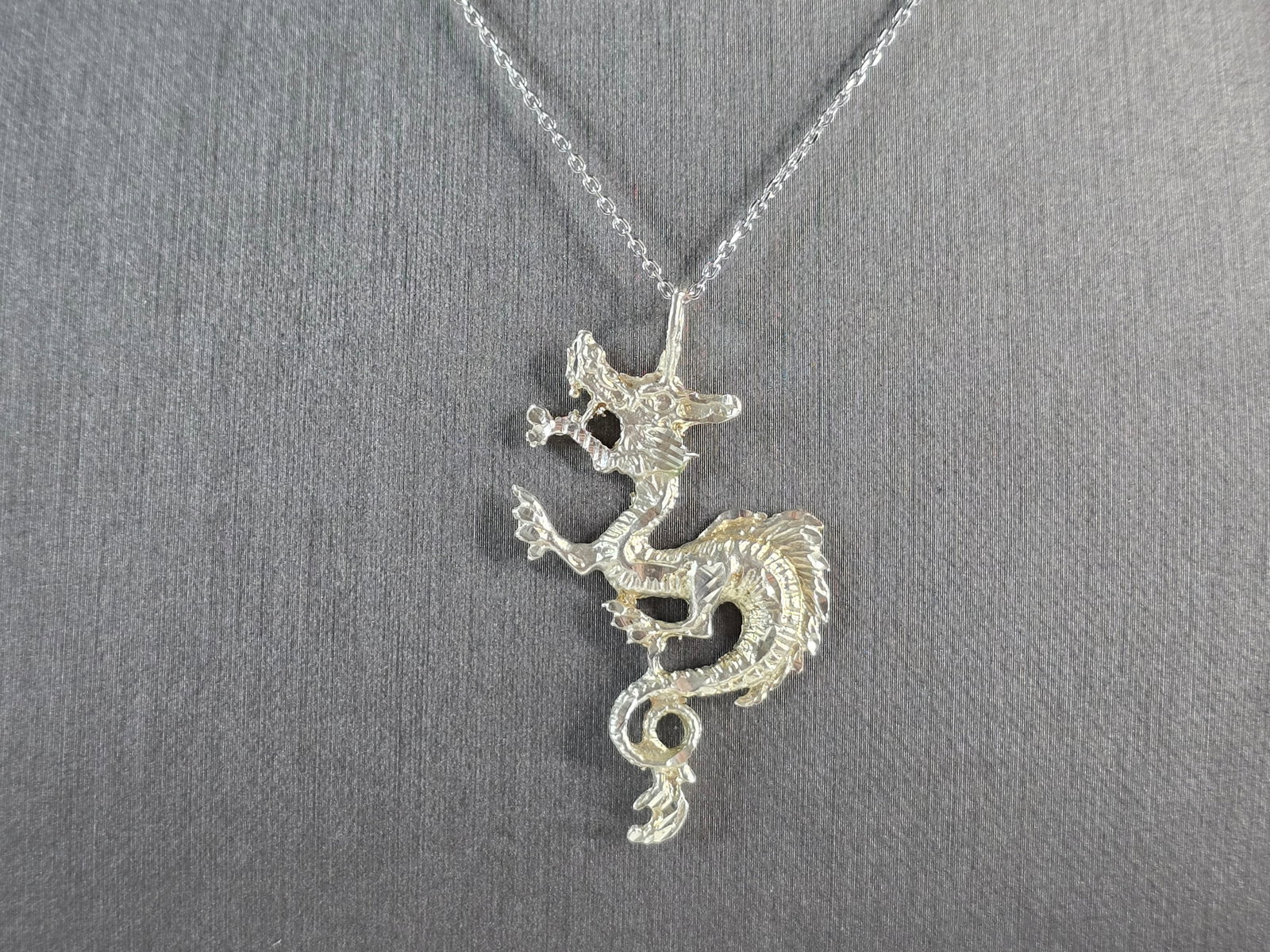 Womens Vintage Estate Sterling Silver Dragon Pendant Necklace: A WOMENS VINTAGE ESTATE STERLING SILVER DRAGON PENDANT WITH NECKLACE . PENDANT WITH NECKLACE WEIGHS 6.0g. THE PENDANT MEASURES 1 3/4" LONG BY 1" WIDE. THE NECKLACE MEASURES 18" LONG. MAKES A GREAT GIF
