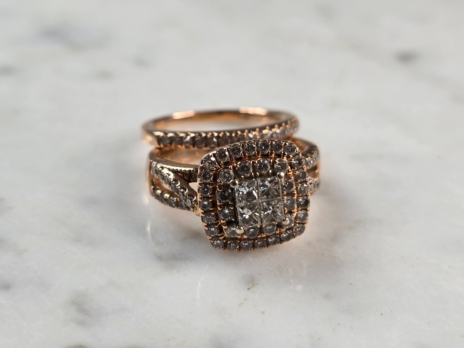 Exquisite Womens Vintage Estate 14K Rose Gold Diamond Ring Set: A WOMENS VINTAGE ESTATE 14K ROSE GOLD DIAMOND RING SET. THE RING IS A SIZE 5.0 AND WEIGHS 7.2g. THE CENTER TOTALS ABOUT 0.20cts, WITH 90 SMALL ACCENT DIAMONDS. THE WIDTH OF THE RINGS TOGETHER IS ABOUT