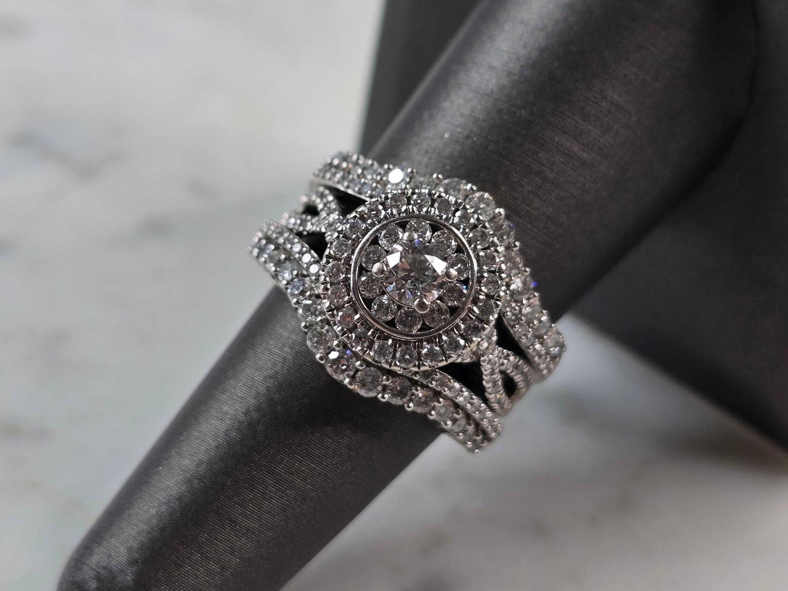 Womens Vintage Estate 14k White Gold Diamond Ring: A WOMENS VINTAGE ESTATE 14K WHITE GOLD DIAMOND RING. THE RING IS A SIZE 7.5 AND WEIGHS 10.7g. THE CENTER IS ABOUT 0.30cts, WITH 84 SMALL ACCENT DIAMONDS. THE WIDTH OF THE RING IS 5/8". THE RING MAKES 