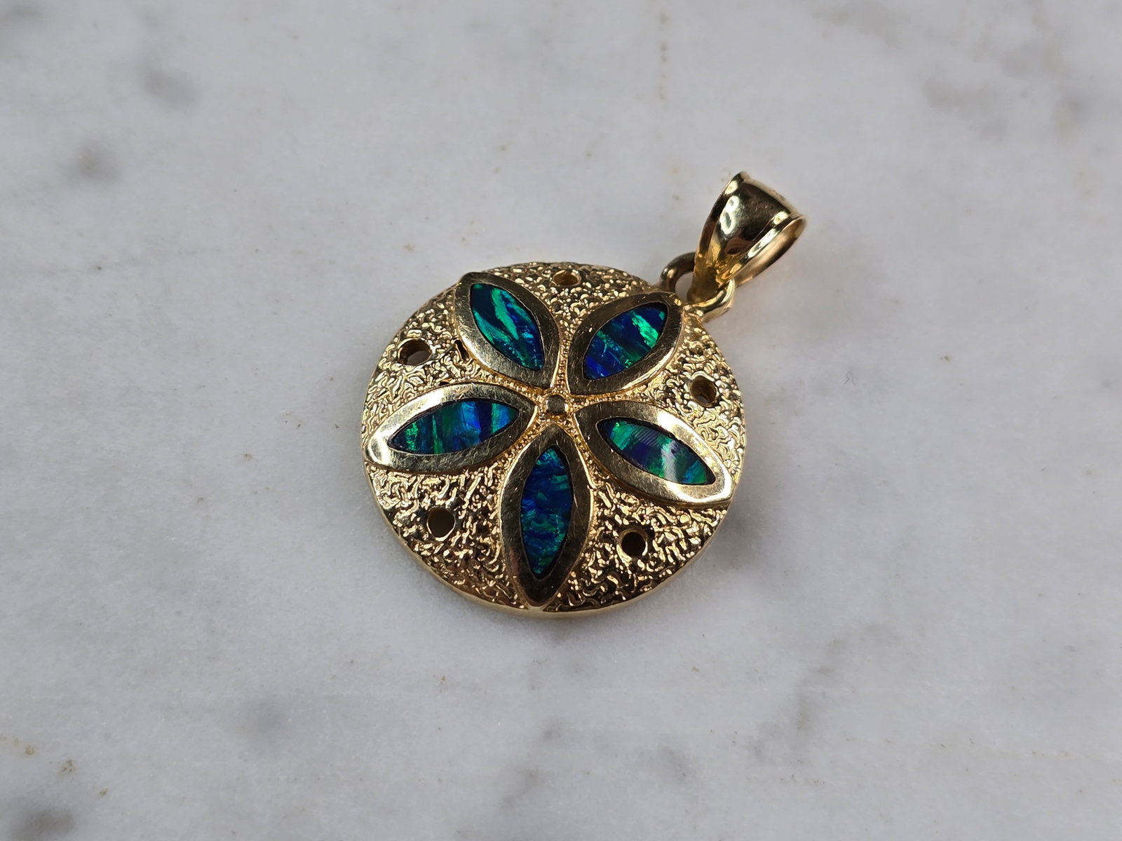 Womens Vintage Estate 14K Gold Opal Sand Dollar Pendant: A WOMENS VINTAGE ESTATE 14K YELLOW GOLD OPAL SAND DOLLAR PENDANT. THE PENDANT WEIGHS 6.1g, AND MEASURES 1 1/8" LONG BY 3/4" WIDE. PENDANT IS MARKED 14kt R & G. MAKES A GREAT GIFT FOR THAT SOMEONE SPEC