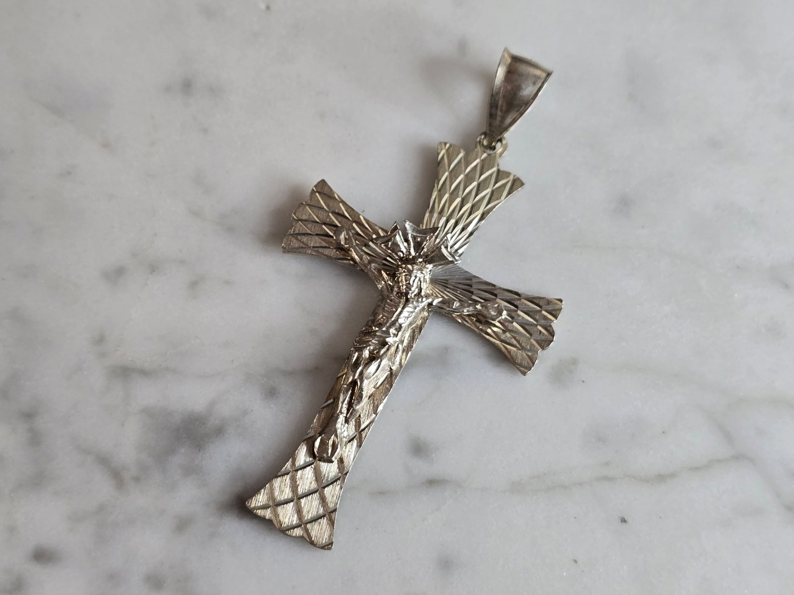 Womens Vintage Estate Sterling Silver Religious Cross Pendant: A VINTAGE ESTATE STERLING SILVER RELIGIOUS CROSS PENDANT. PENDANT WEIGHS 5.8g AND MEASURES 2 3/8" LONG BY 1 1/4" WIDE. MAKES A GREAT GIFT FOR THAT SOMEONE SPECIAL. ANY QUESTIONS, PLEASE ASK. BE SURE T