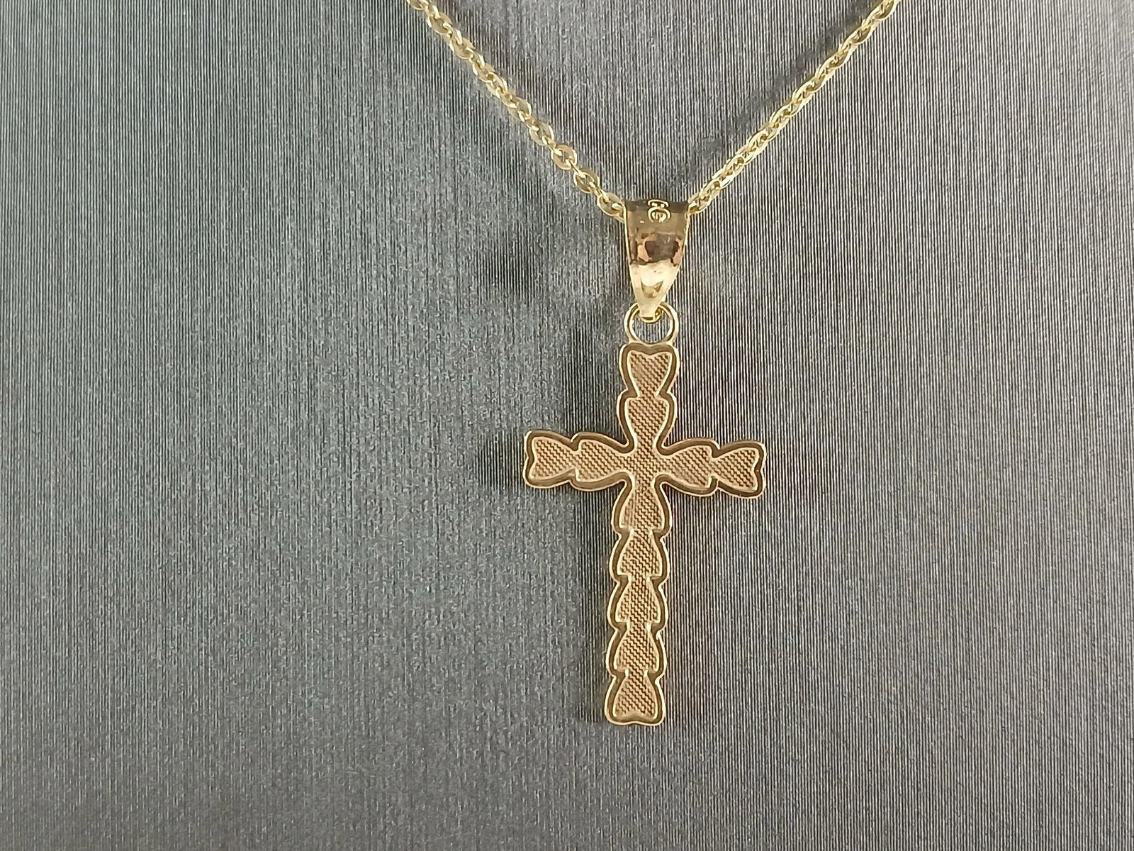 Womens Sterling Silver Gold Tone Religious Cross Pendant Necklace: A VERY NICE STERLING SILVER GOLD TONE RELIGIOUS CROSS PENDANT WITH NECKLACE THAT WEIGHS 2.2g. THE PENDANT MEASURES 1 1/8" LONG BY 1/2" WIDE. THE NECKLACE MEASURES 18" LONG. ANY QUESTIONS PLEASE DONT H