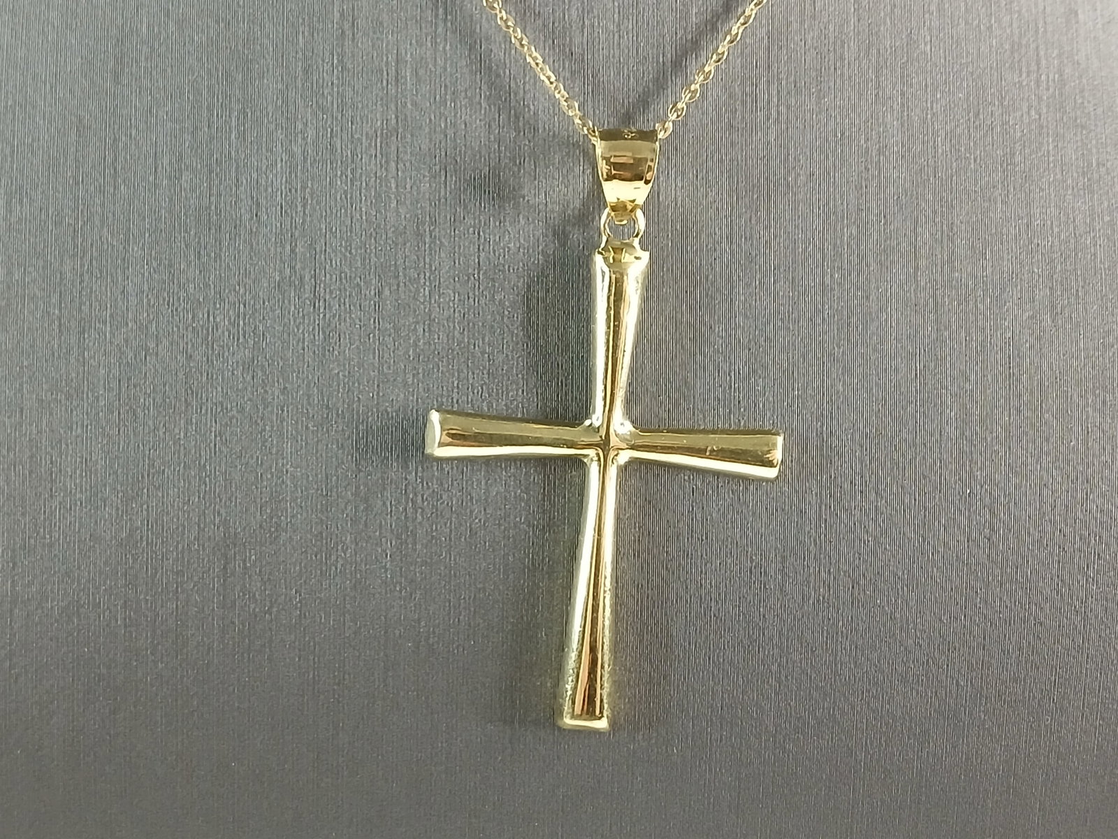 Womens Sterling Silver Gold Tone Religious Cross Pendant Necklace: A VERY NICE STERLING SILVER GOLD TONE RELIGIOUS CROSS PENDANT NECKLACE THAT WEIGHS 6.9g. THE PENDANT MEASURES 2" LONG BY 1 1/4" WIDE. THE NECKLACE MEASURES 18" LONG AND IS ADJUSTABLE TO 16" LONG. ANY 